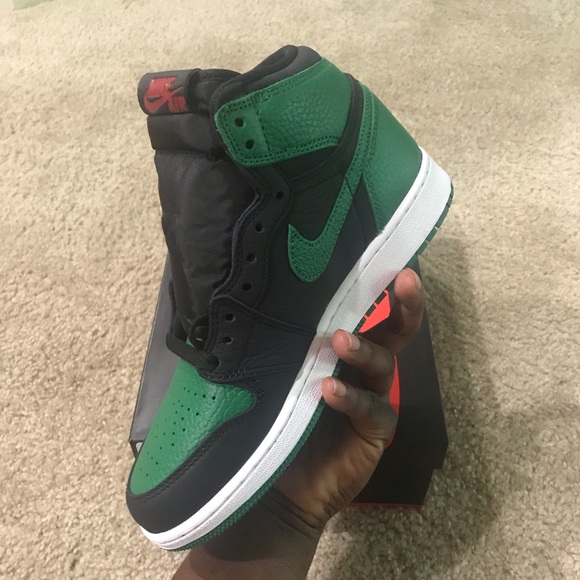 Air Jordan 1 “Pine Green” - Picture 6 of 8